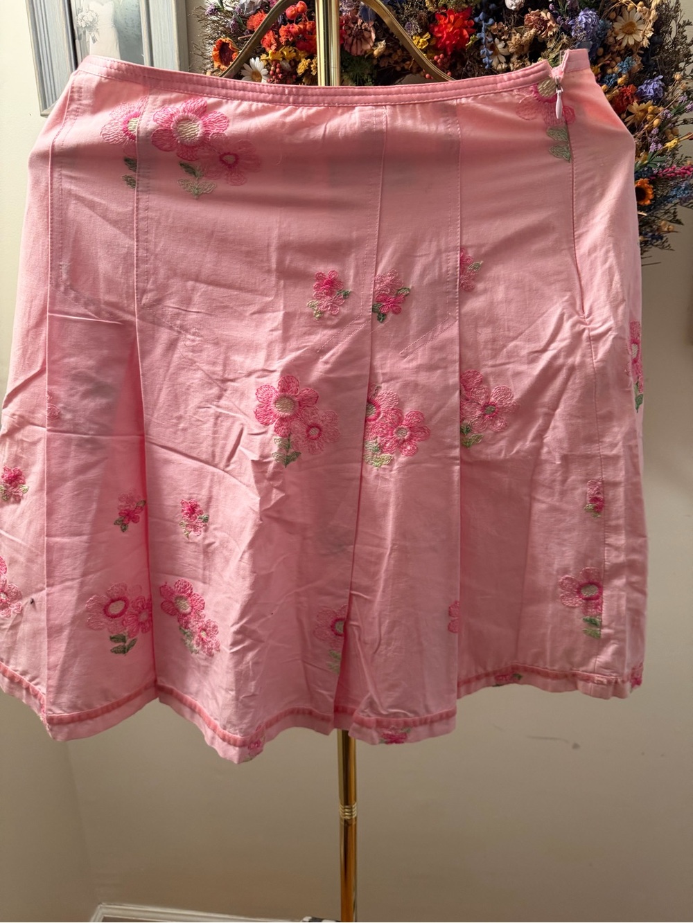 Cynthia Steffe Pink Floral Embroidered Skirt see description! Slight smell/hole